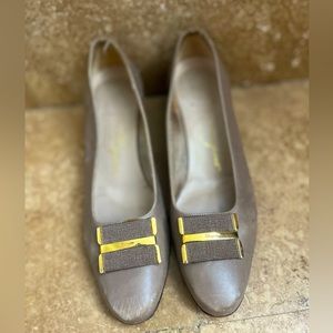 Salvatore Ferragamo grey vintage 👠 shoes sz 6.5